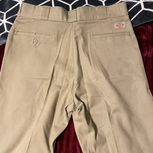 Used and creased - Picture 5 of 5